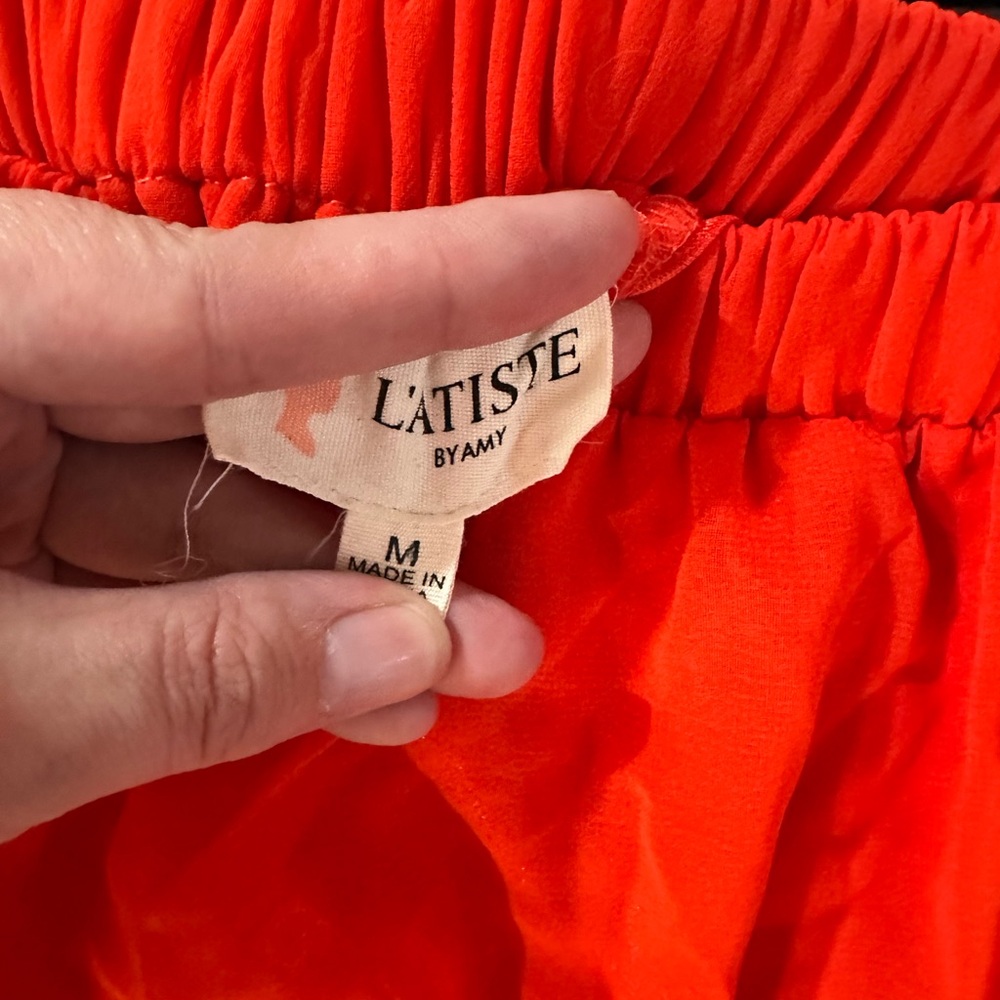 ๐ธ5 for $30๐ธ High Low Red Skirt - Picture 4 of 4